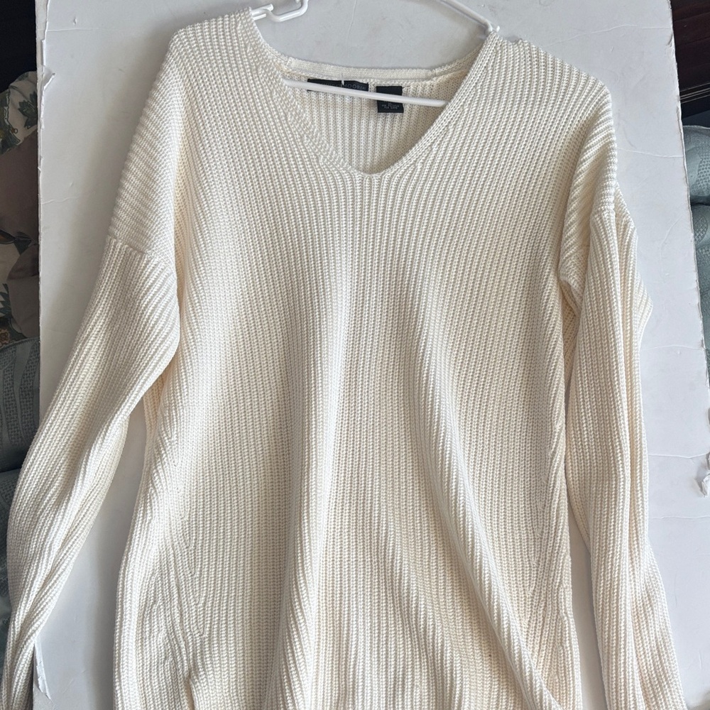 PRESWICK & MOORE CREAM COLORED KNIT SWEATER SIZE XL V NECK LONG SLEEVES PTP 20”